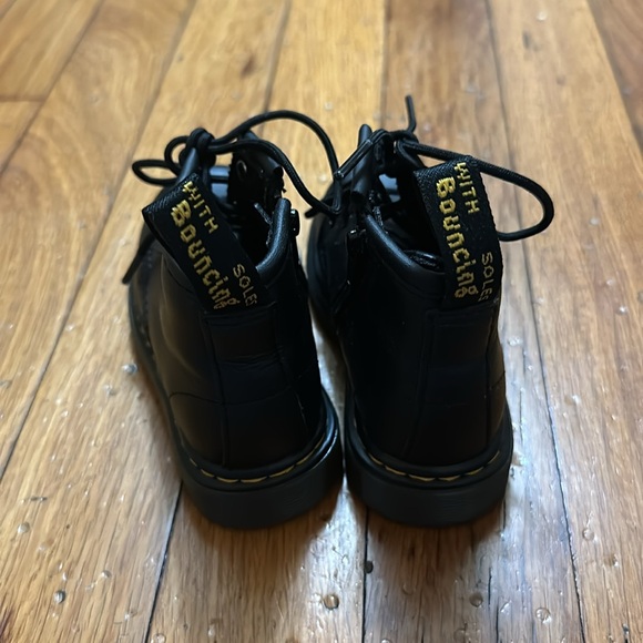 Dr. Martin’s baby shoes size 6 - Picture 2 of 8